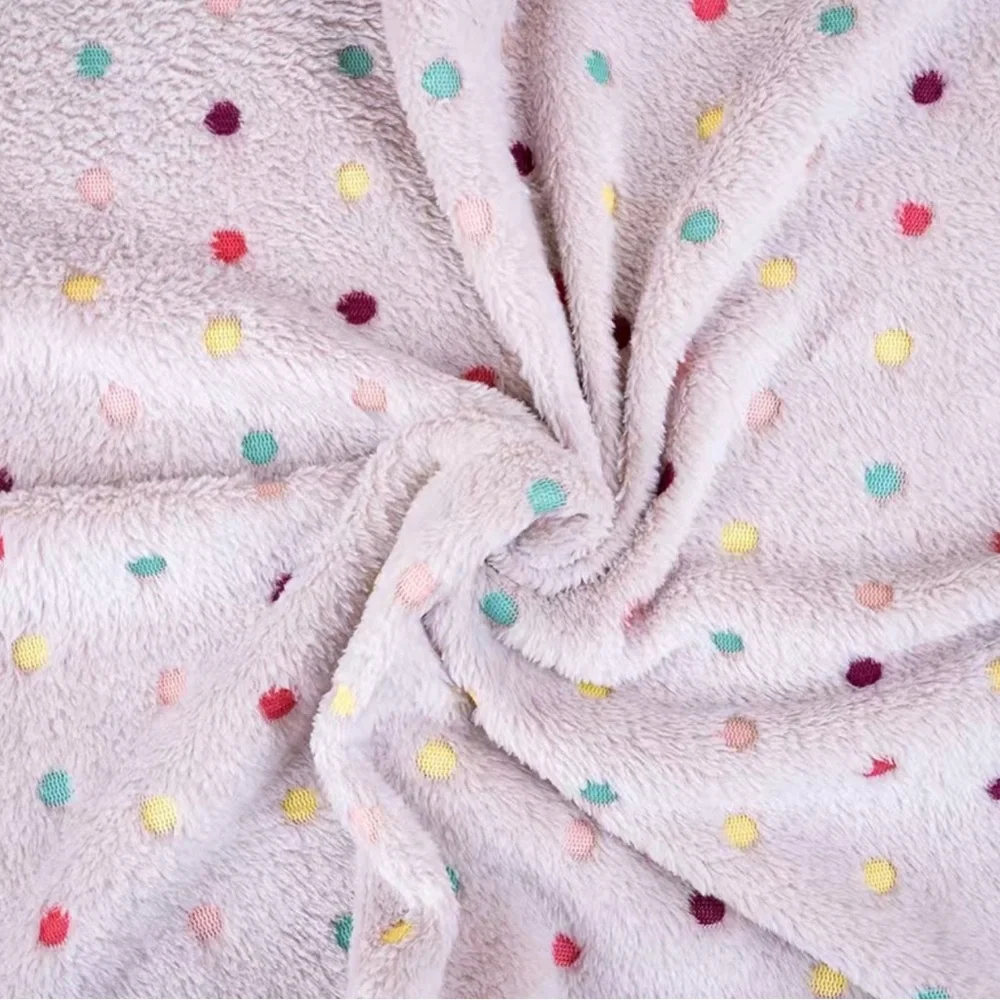 Keep Your Furry Friends Cozy & Warm with this Soft Fluffy Fleece Pet Blanket!